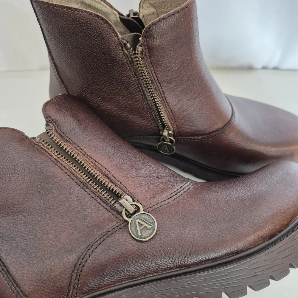 Alegria Rorie Leather Ankle Bootie - Size 9